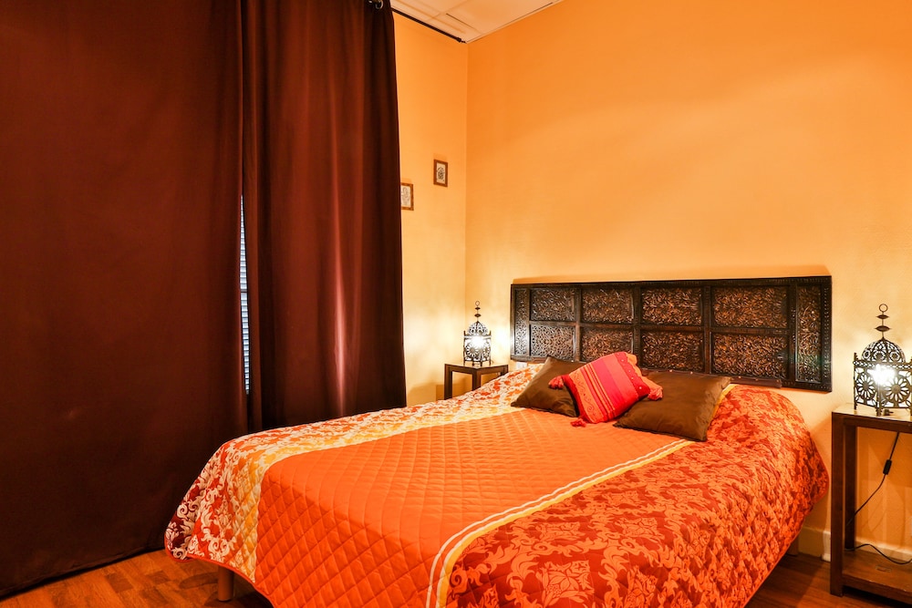 DELUXE, DOUBLE BED