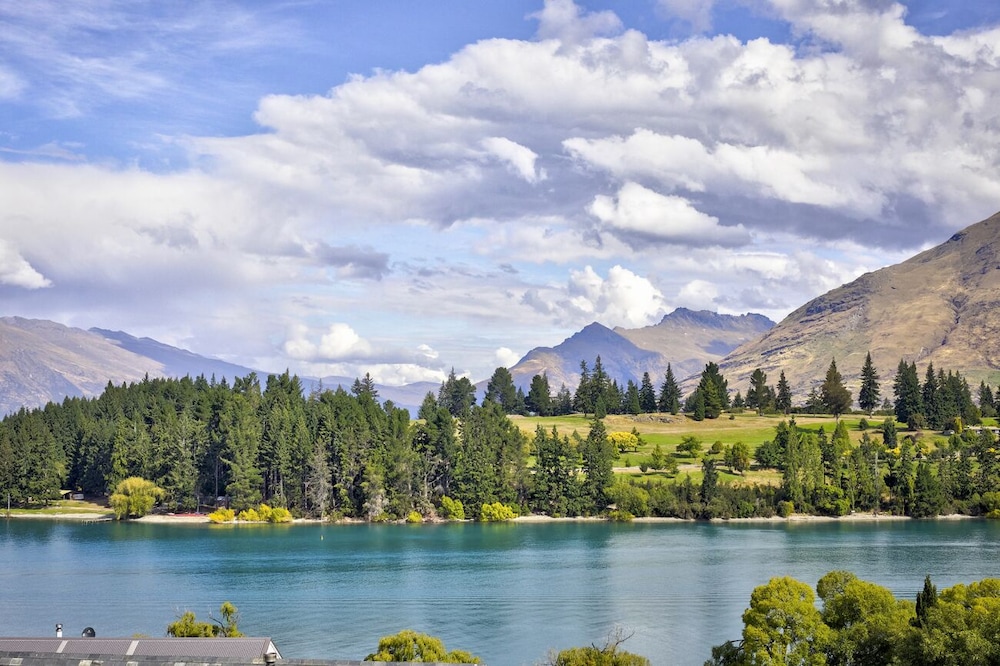 Stay of Queenstown 51/60