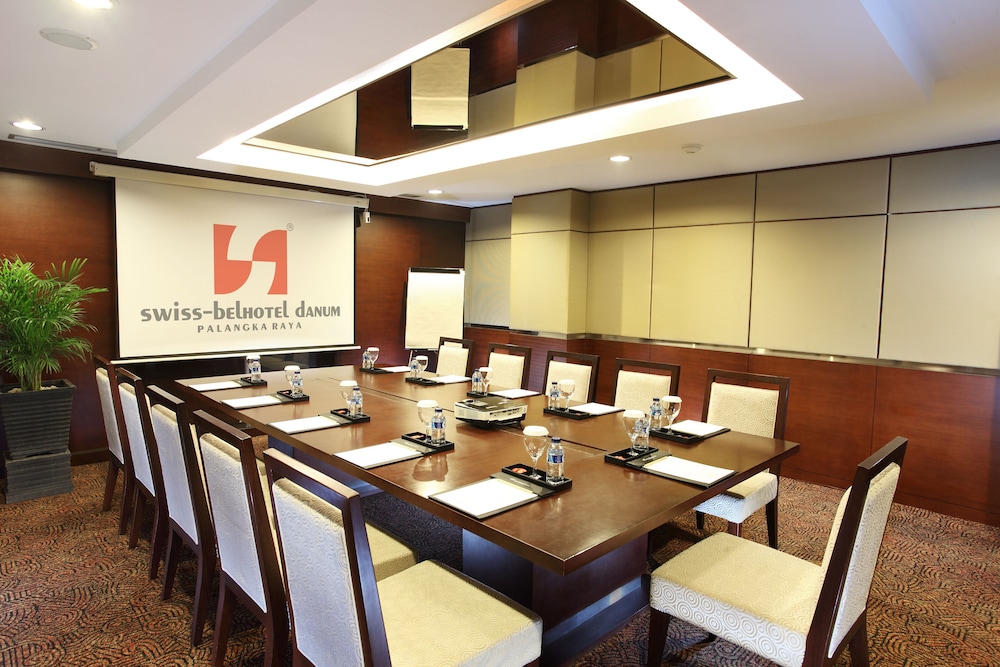 Swiss-Belhotel Danum Palangkaraya 56/68