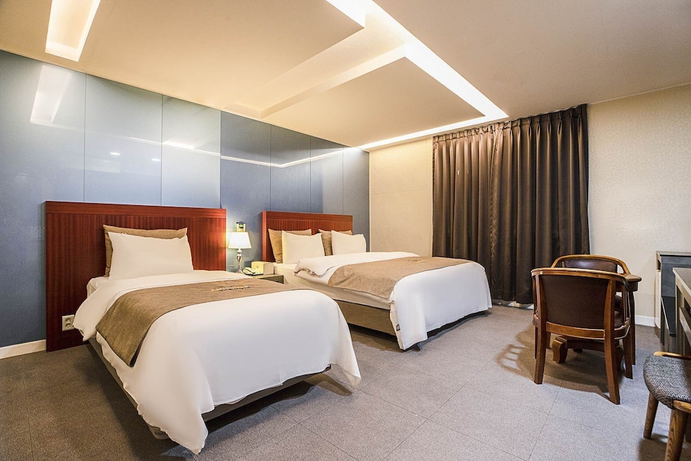 Amourex Hotel 5/49