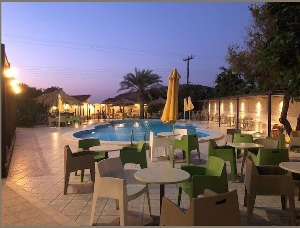 Karteros Hotel 25/49