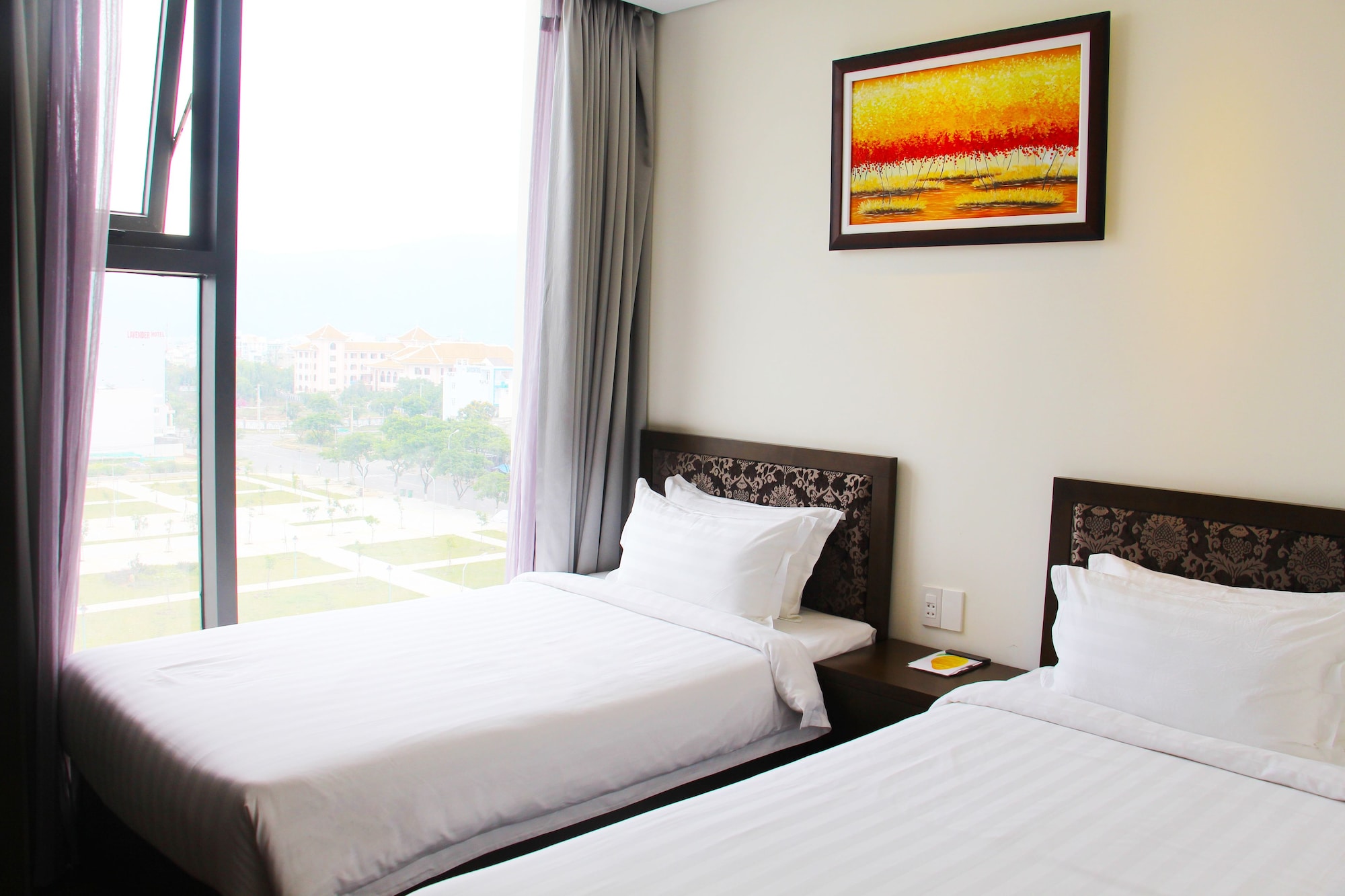 2 BEDROOMS, FAMILY SUITE, CITY VIEW, KITCHEN