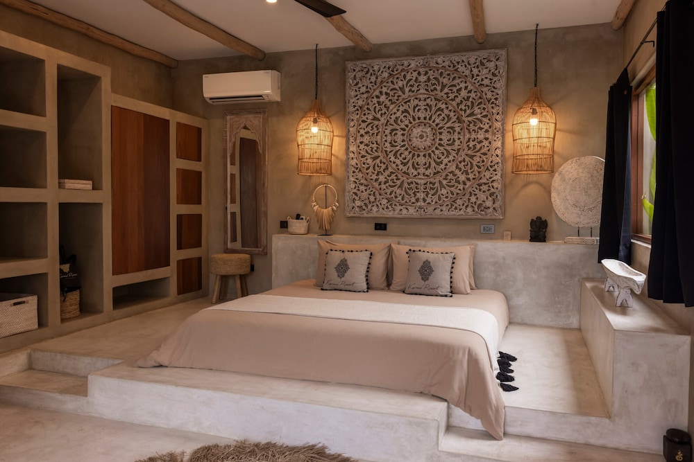 3 BEDROOMS, VILLA