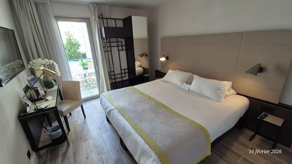 Comfort, Queen Bed, Garden Area