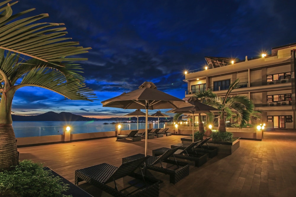 Two Seasons Coron Bayside Hotel 65/68