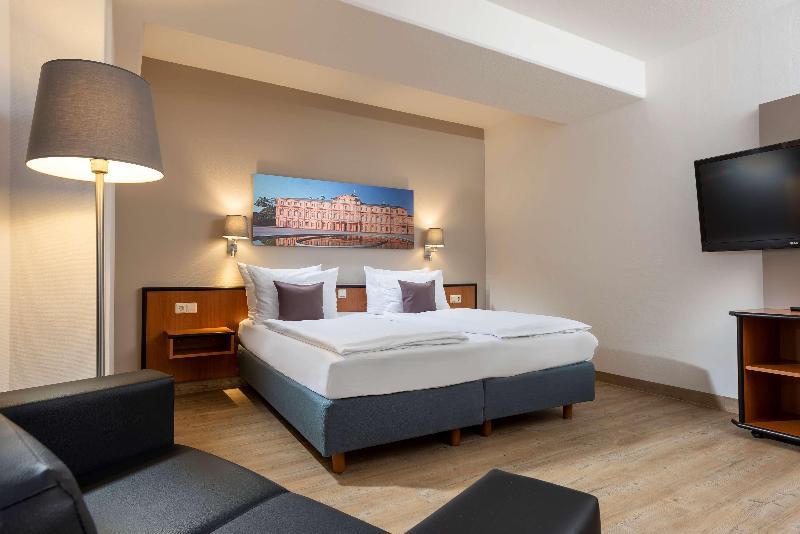 غرفة بسريرين مزدوجين