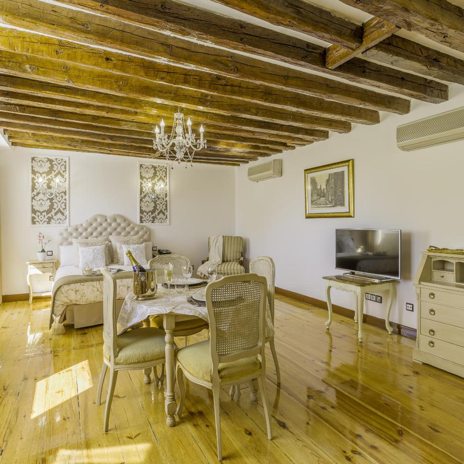 Oriente Palace Apartments 32/47