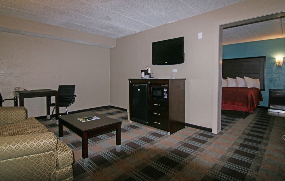 Economy Suites Springfield - I-44 30/43