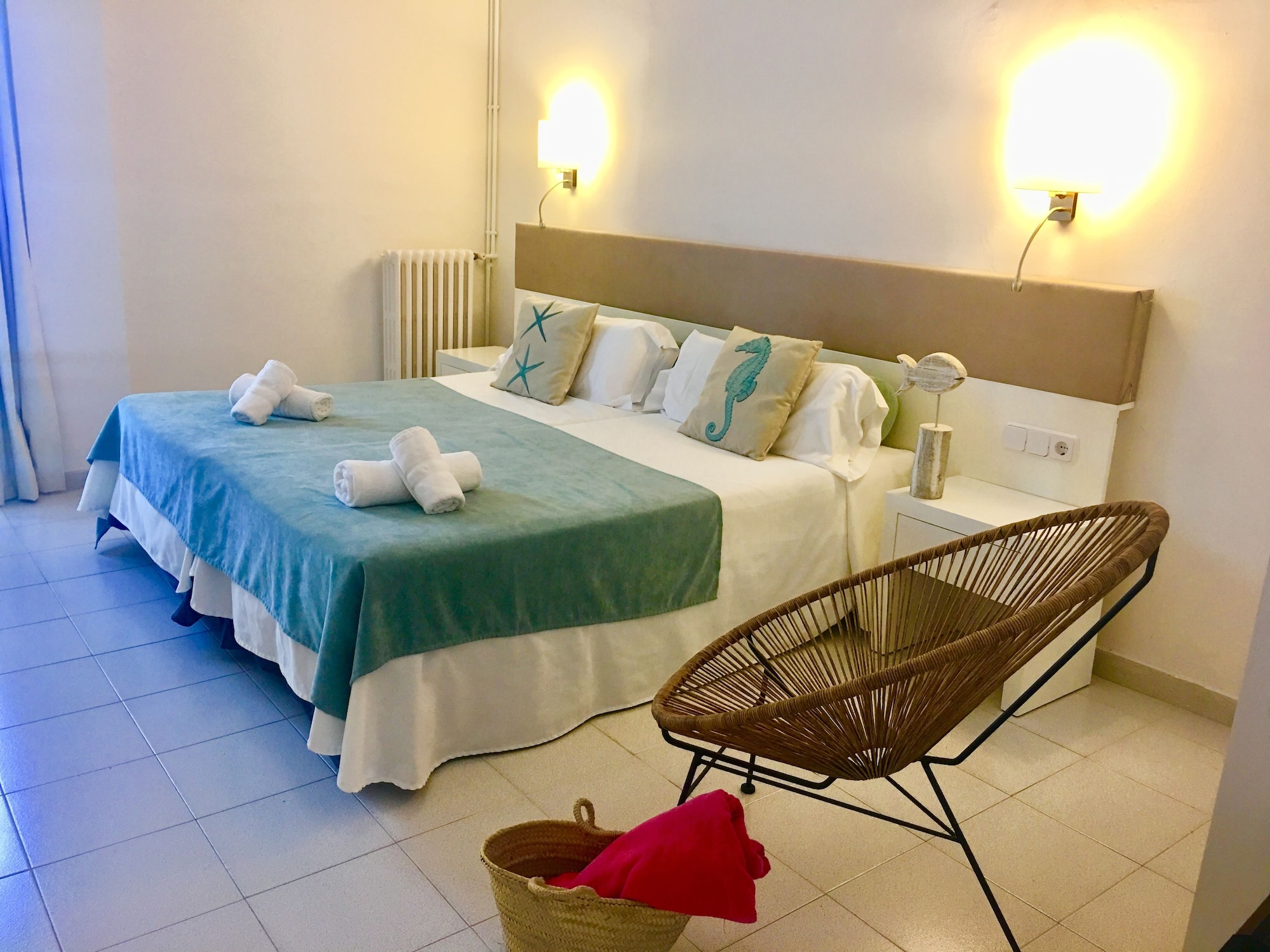 ROOM, DOUBLE BED