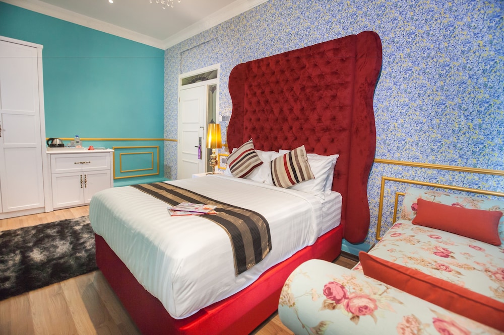 DELUXE, DOUBLE BED