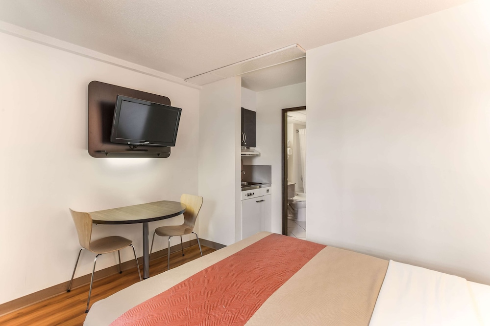 Motel6 Lethbridge Ab 43/62