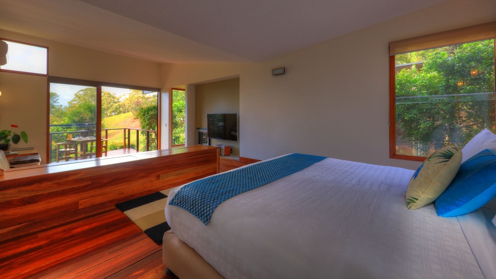 Montville Oceanview Cottages 10/25