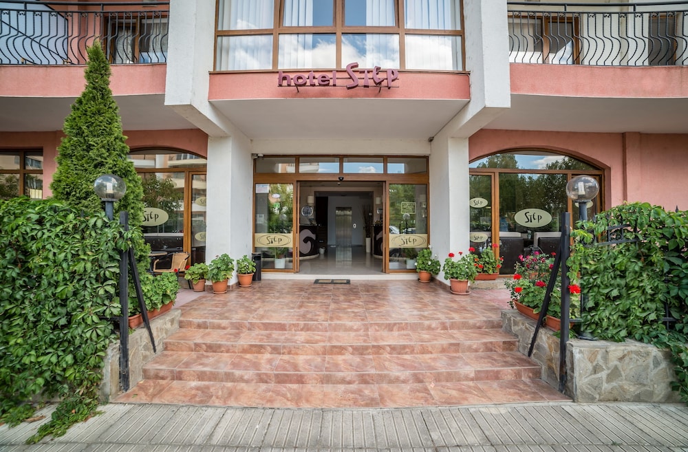 Step Hotel 4/45