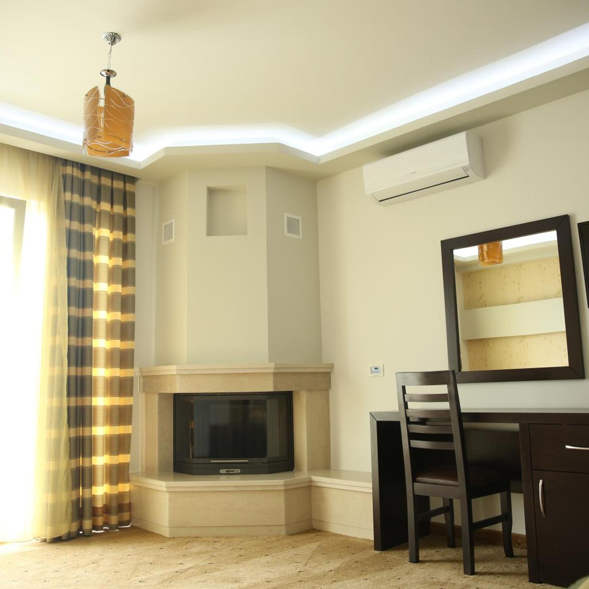 Hotel Pogradeci 35/55