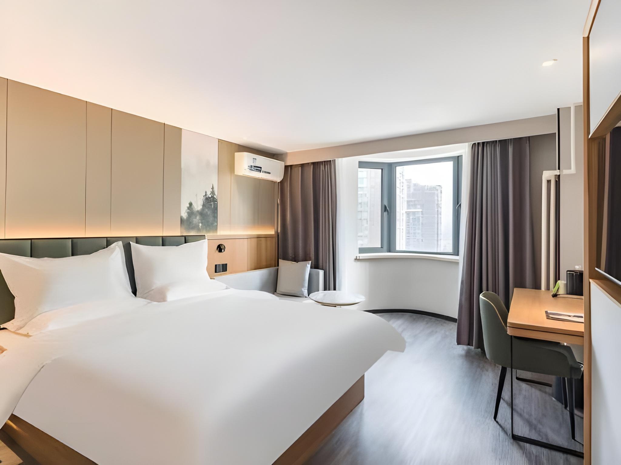 ROOM, DOUBLE BED