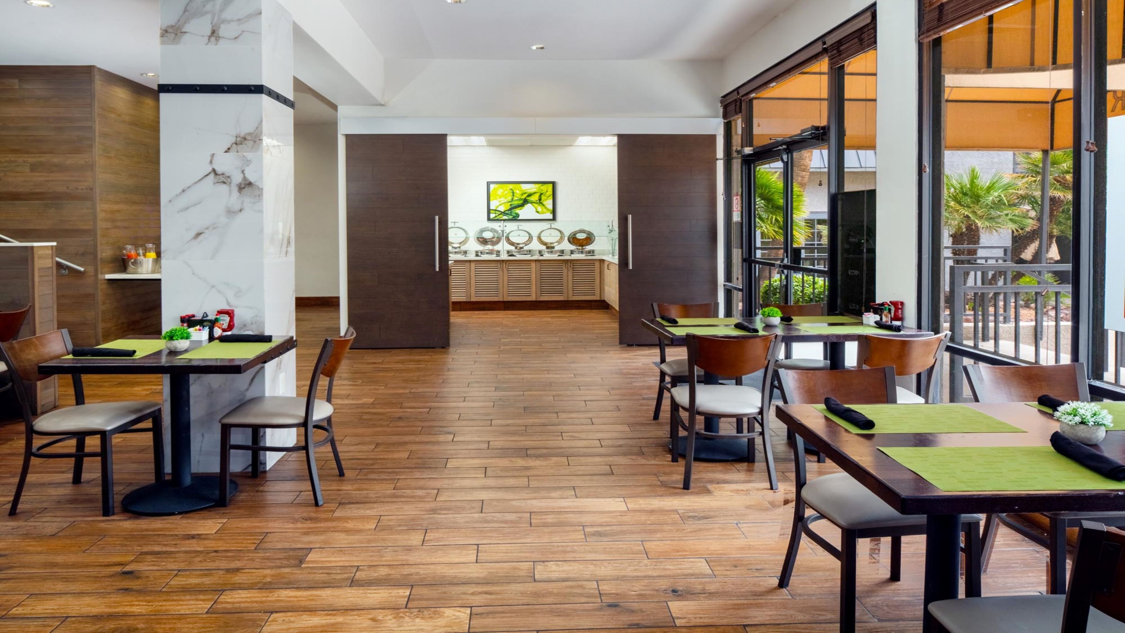 Holiday Inn Hotel And Suites Phoenix Airport North 49/86