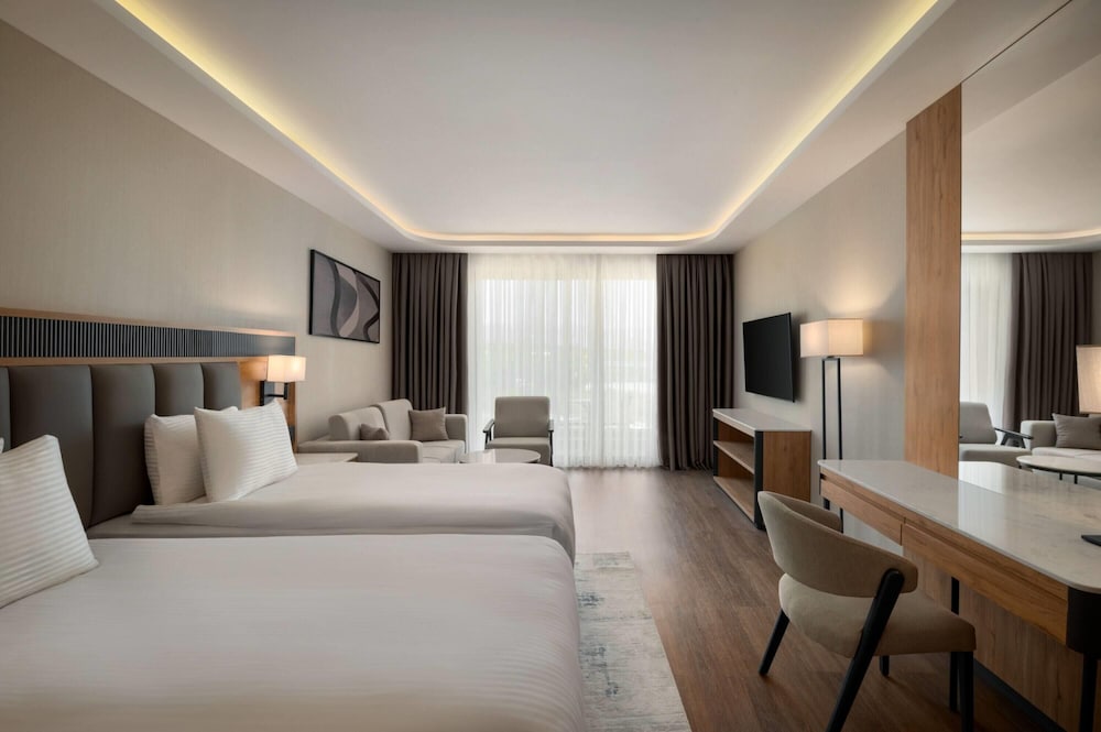 Azura World Hotel 7/46