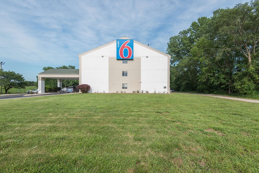 Motel6 Lawrence, KS 36/38