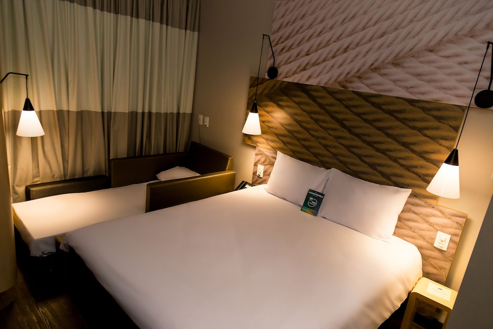 Ibis Lorena 23/61