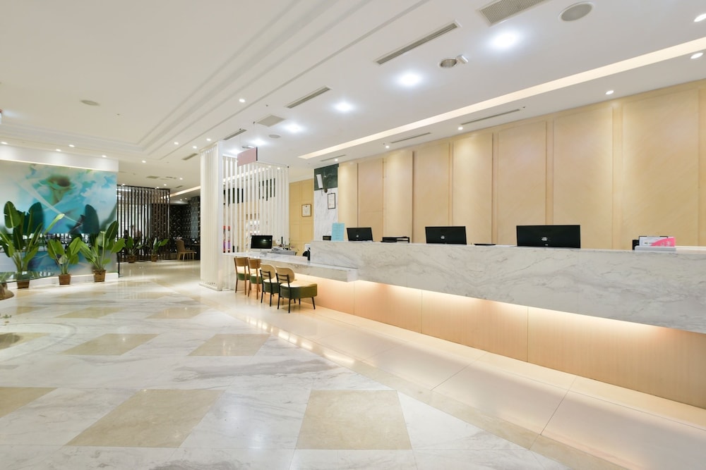 Champs Elysees Hotel 4/47