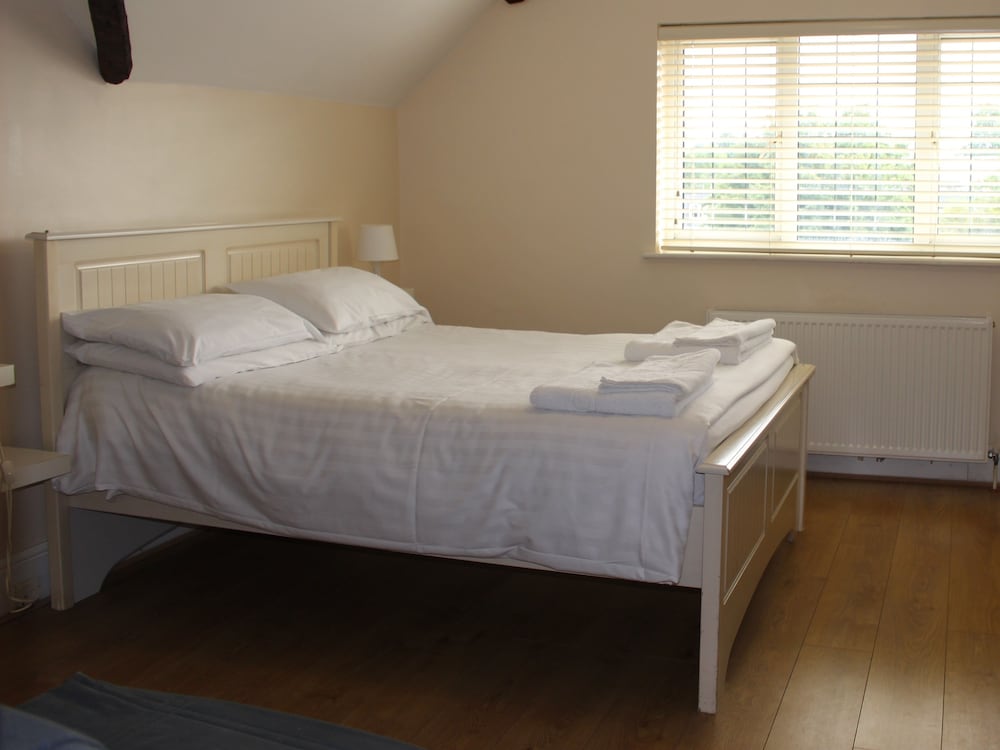 Debden Guest House 30/50