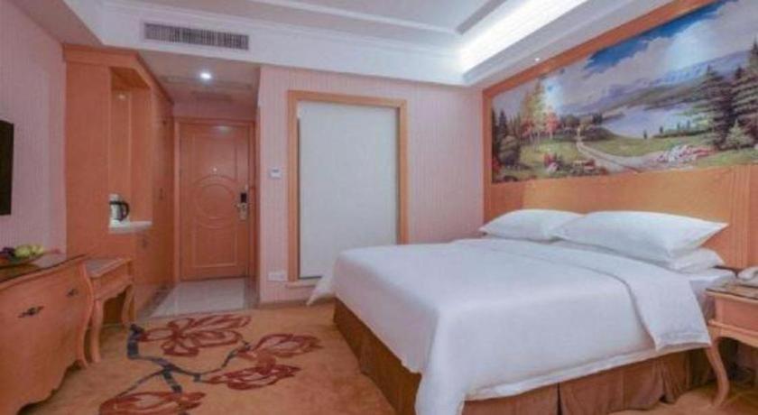 Vienna Hotel (Huizhou Qiuchang Yingbin Road) 26/57