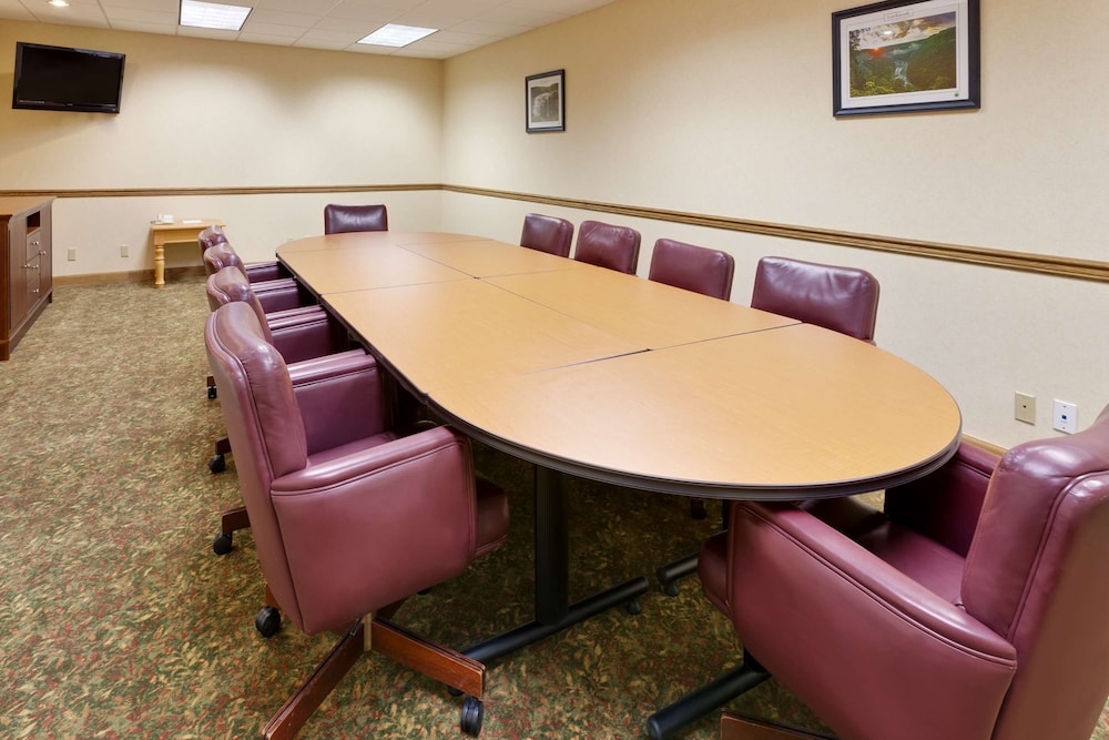 Country Inn and Suites By Radisson Mount Morris NY 27/28