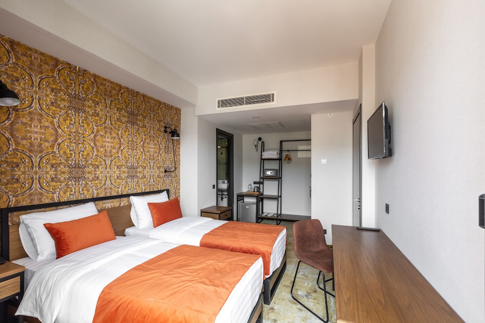 STANDARD, DOUBLE OR TWIN BED