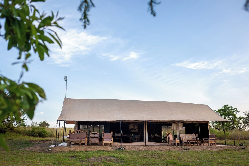 Gnu Mara River Camp 3/50