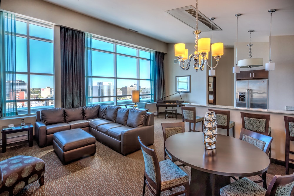 Holiday Inn Saskatoon Downtown 46/75