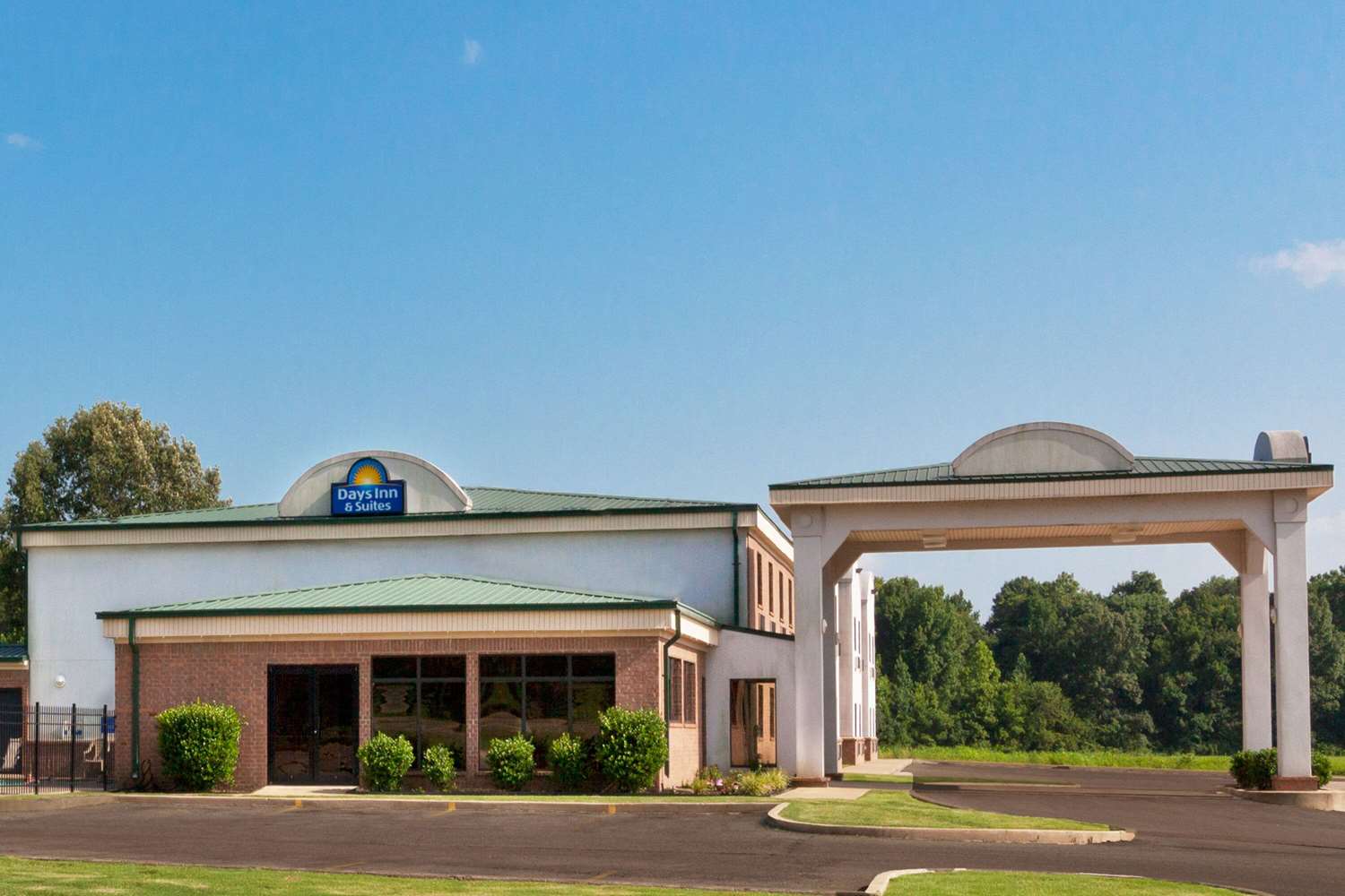 Days Inn & Suites by Wyndham Wynne 1/10