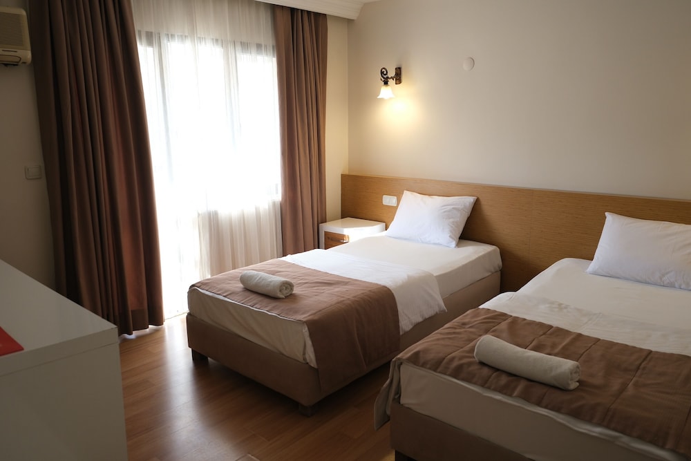Üstün Otel Alsancak 23/48