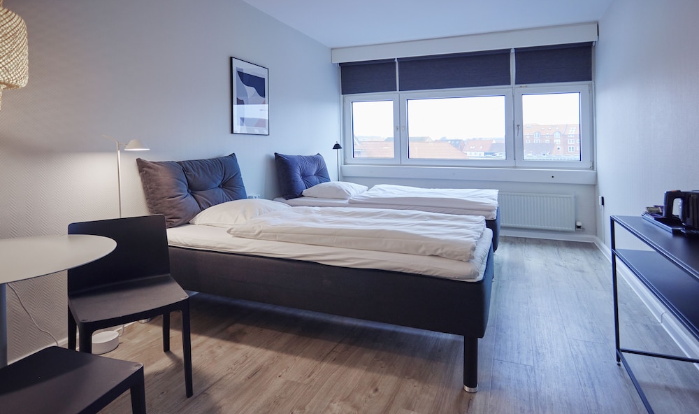 OUTLET HOTEL FREDERIKSHAVN 2/20