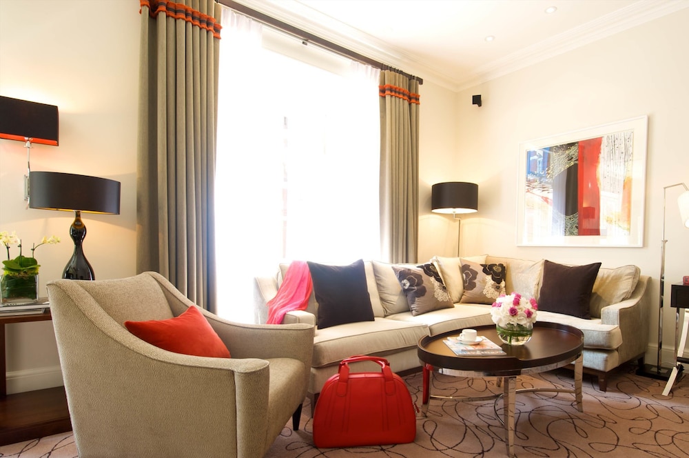 51 Buckingham Gatetaj Suites Residences 57/83