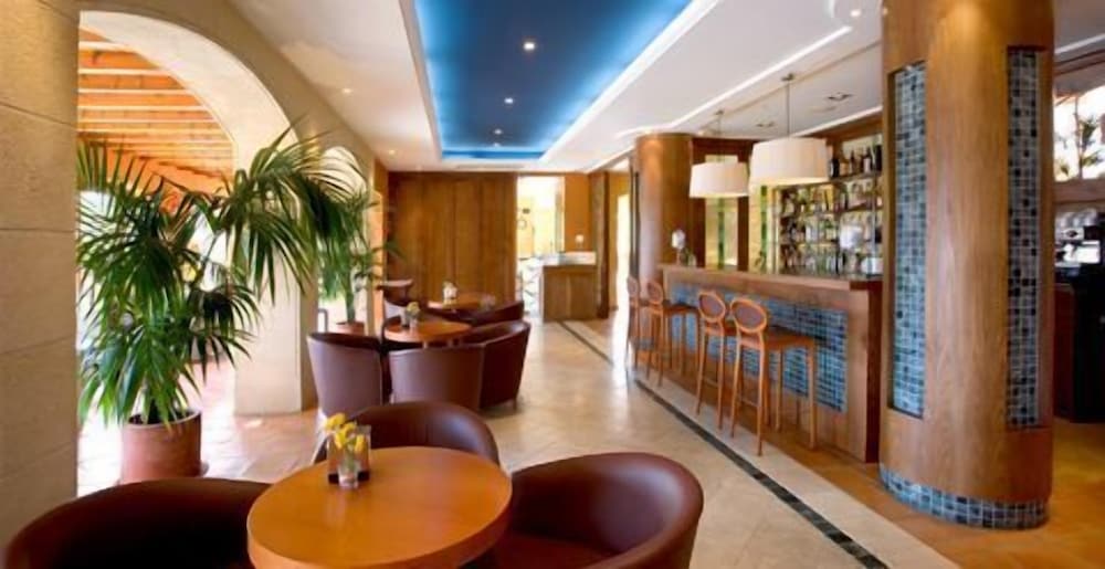 Mr Hotel Les Rotes 13/67
