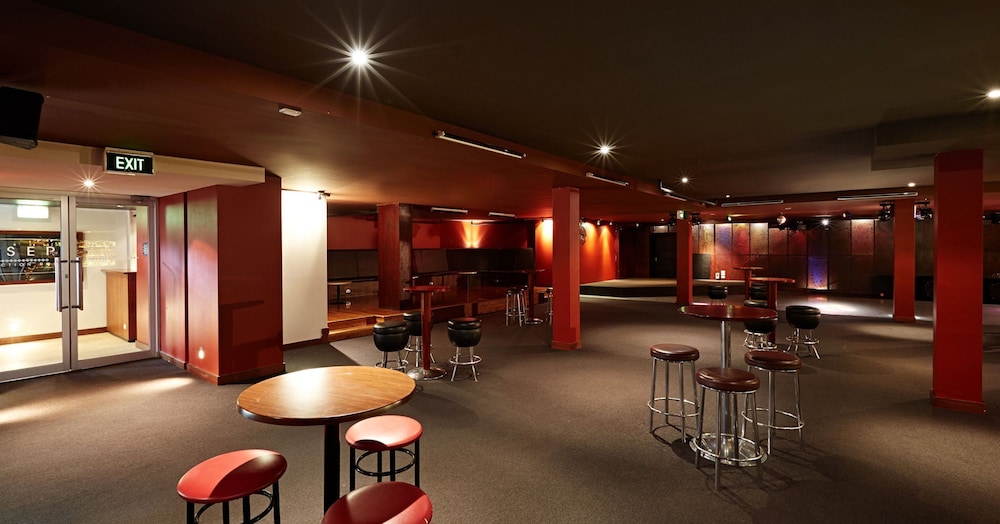 Waltzing Matilda Hotel 38/44