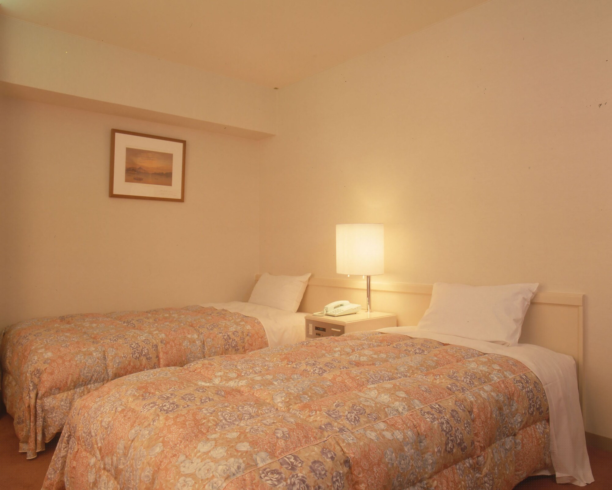 ROOM, TWIN BEDS, SMOKING