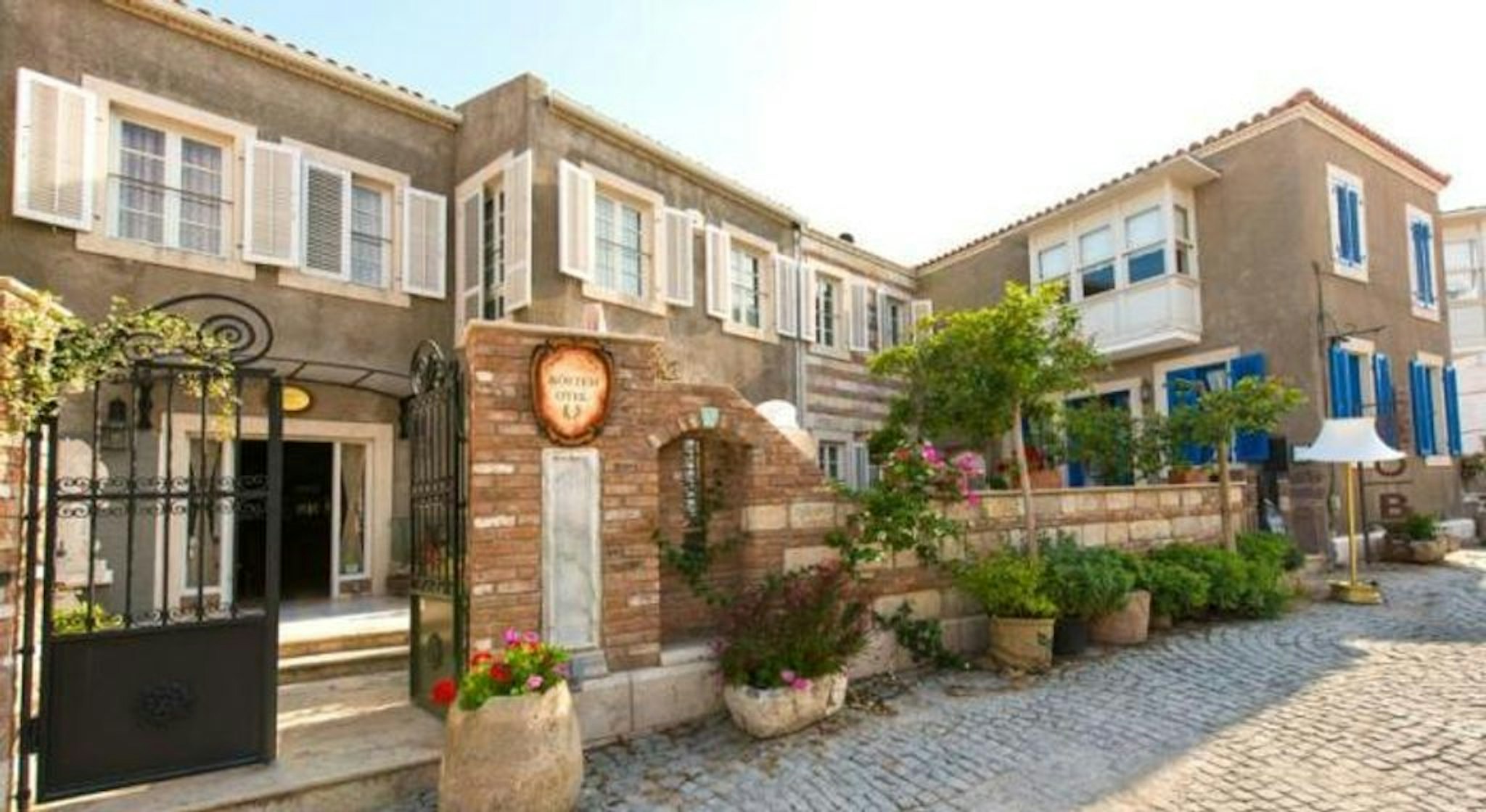 Alacati Kostem Hotel 27/29