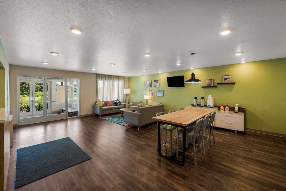 Woodspring Suites West Palm Beach 15/19