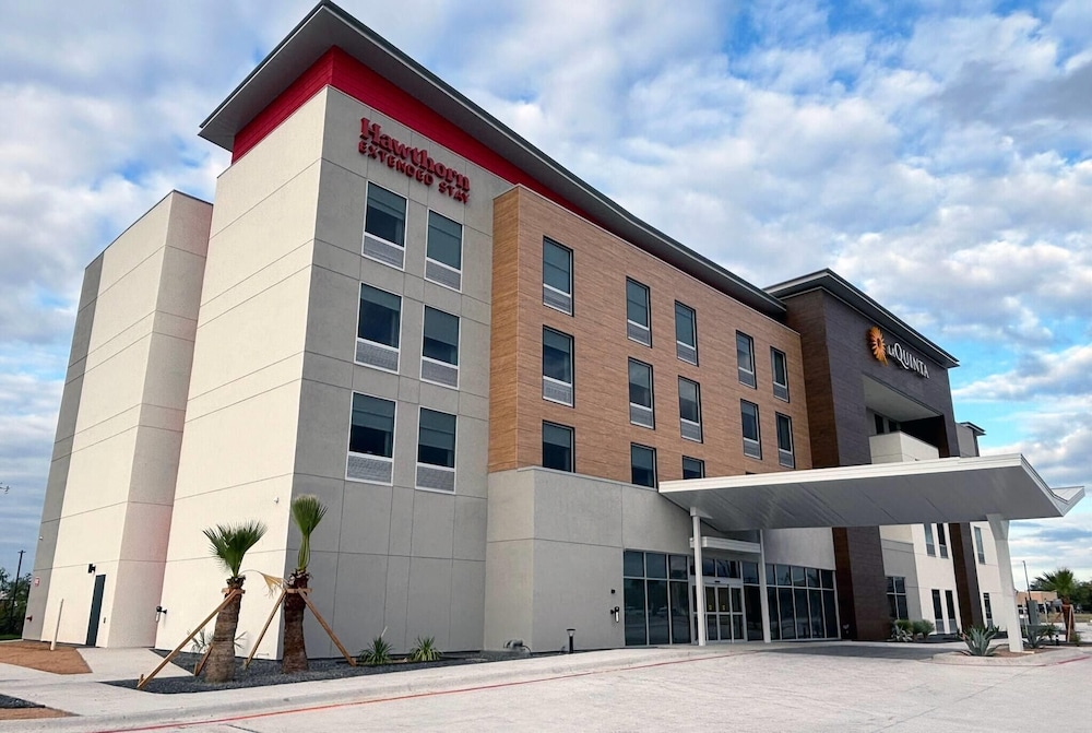 La Quinta Inn & Suites by Wyndham Eagle Pass 2/42