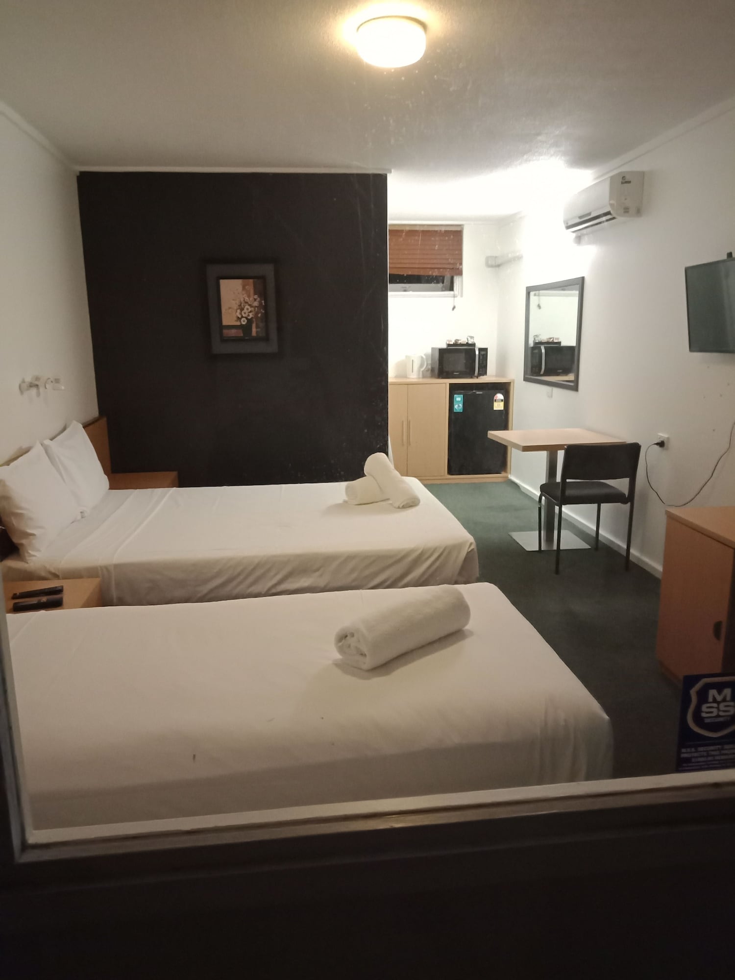 ROOM, TWIN BEDS, CITY VIEW
