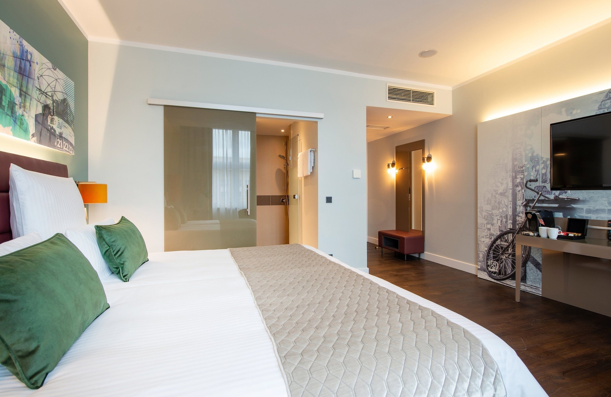 Deluxe, Twin Beds