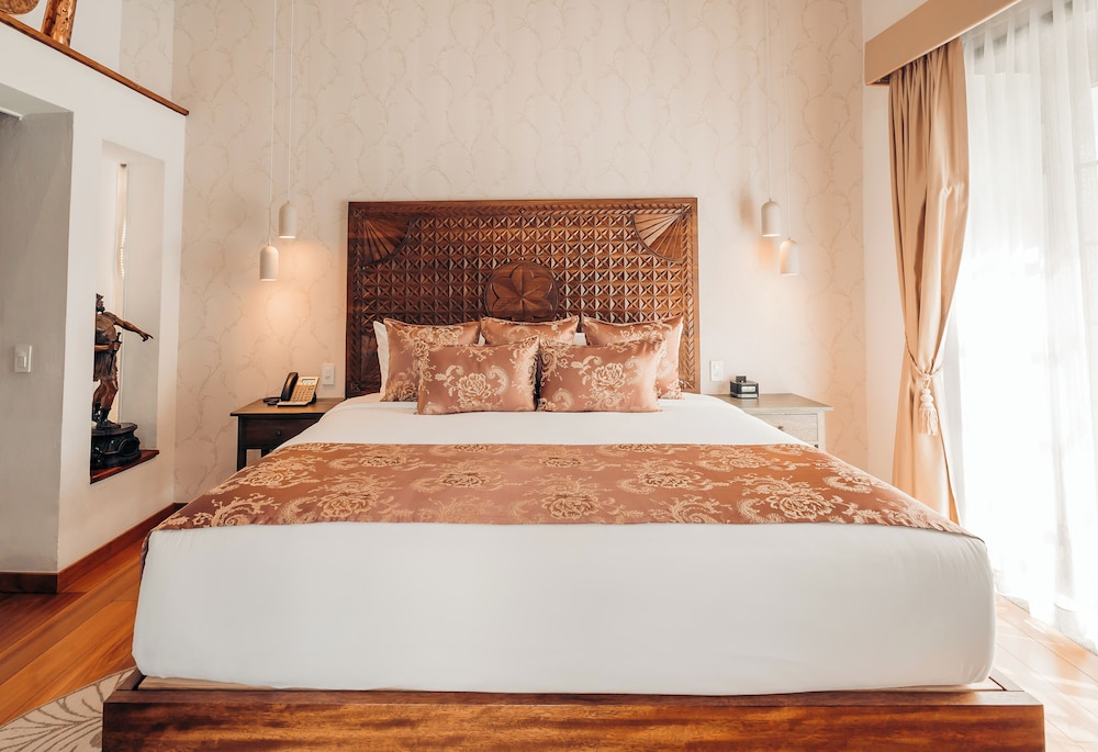 LUXURY, SUITE, CITY VIEW, BALCONY