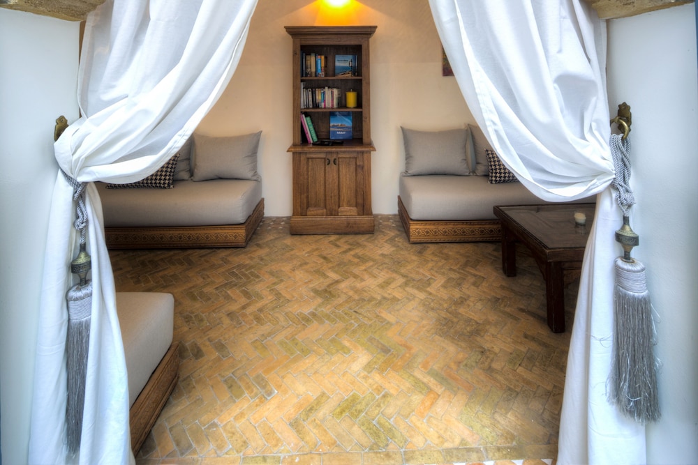 Riad Amaris 11/36