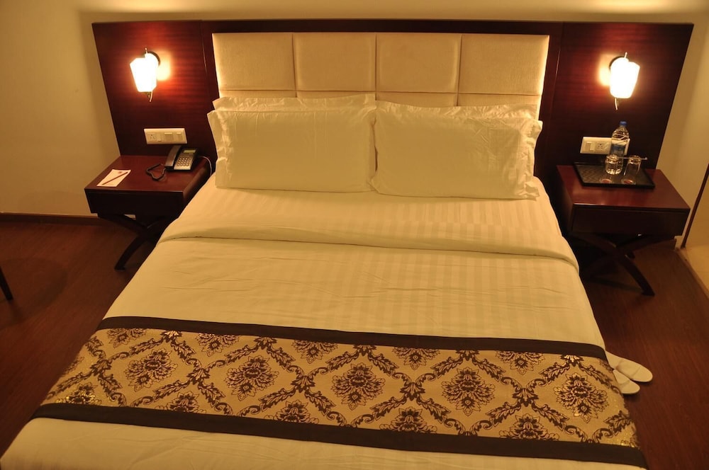 CLARKS INN BADAMI 8/25
