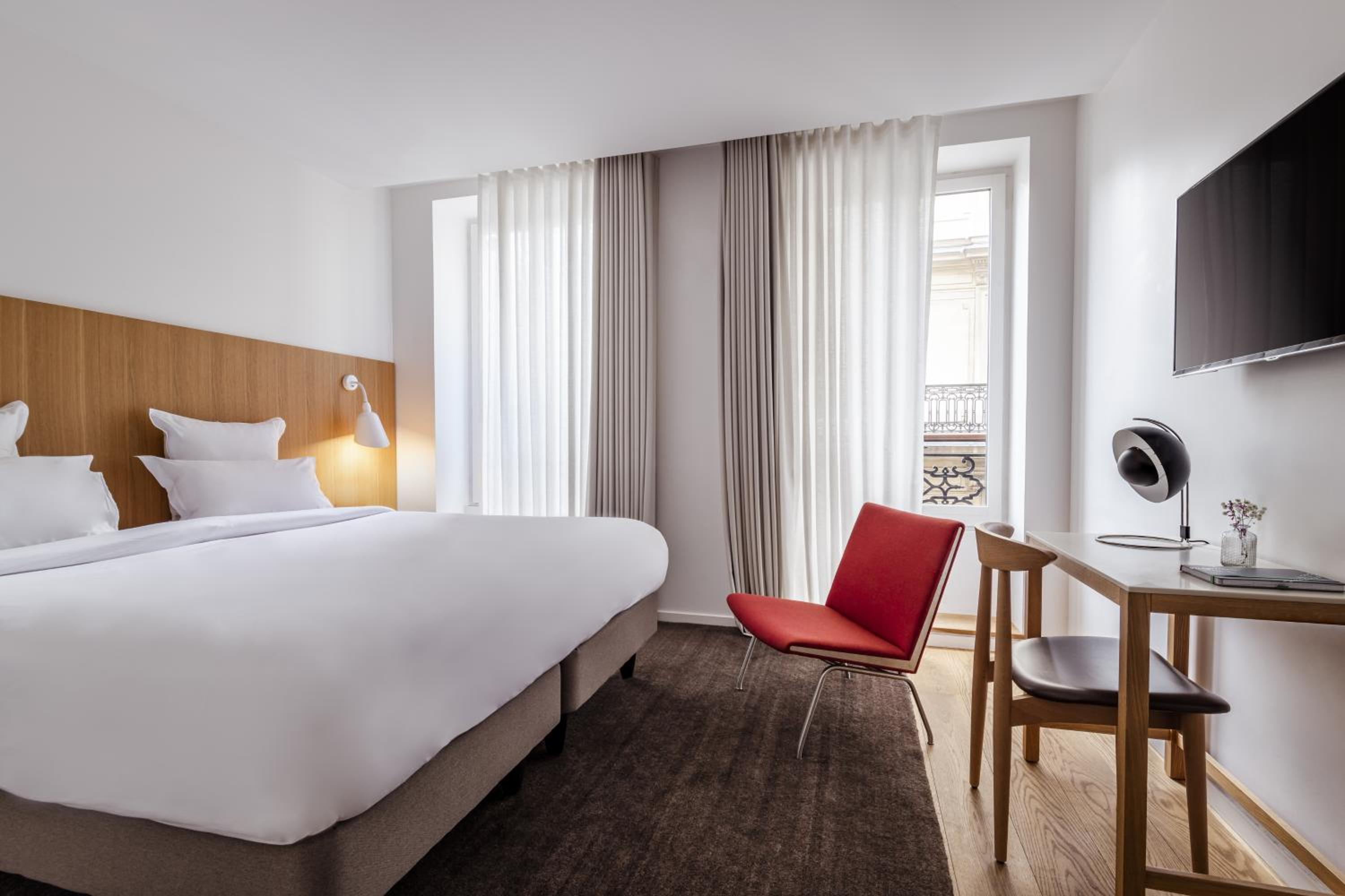 Club, Double or Twin Bed
