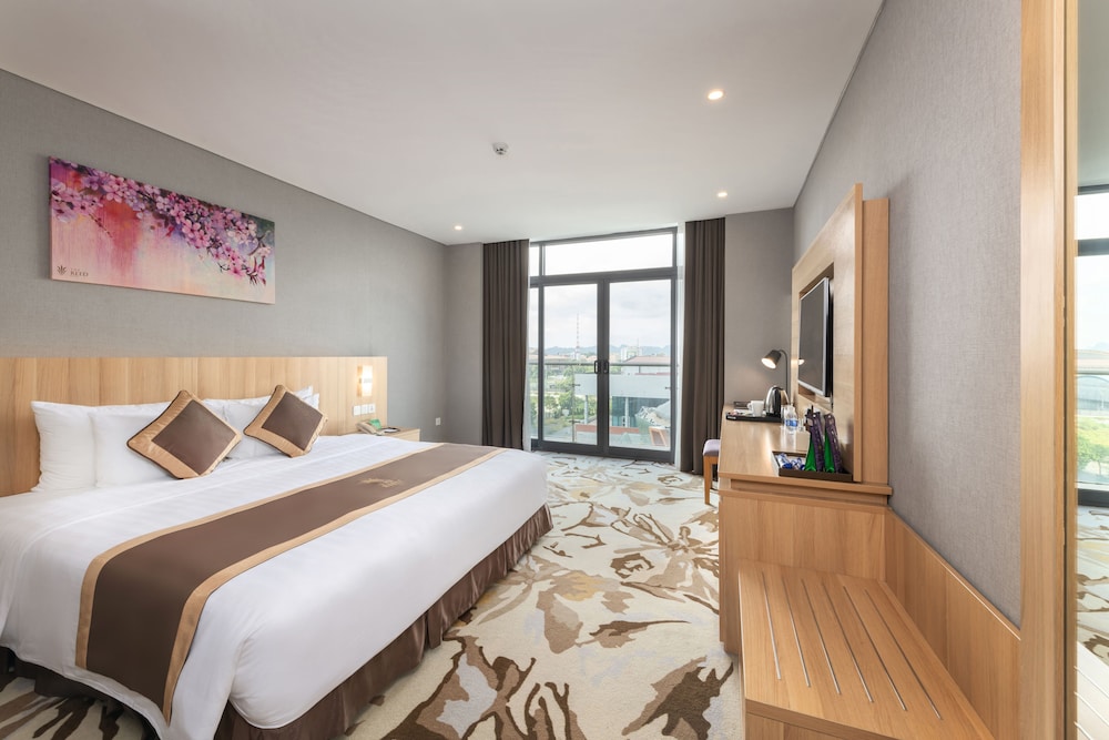 The Reed Hotel 15/50