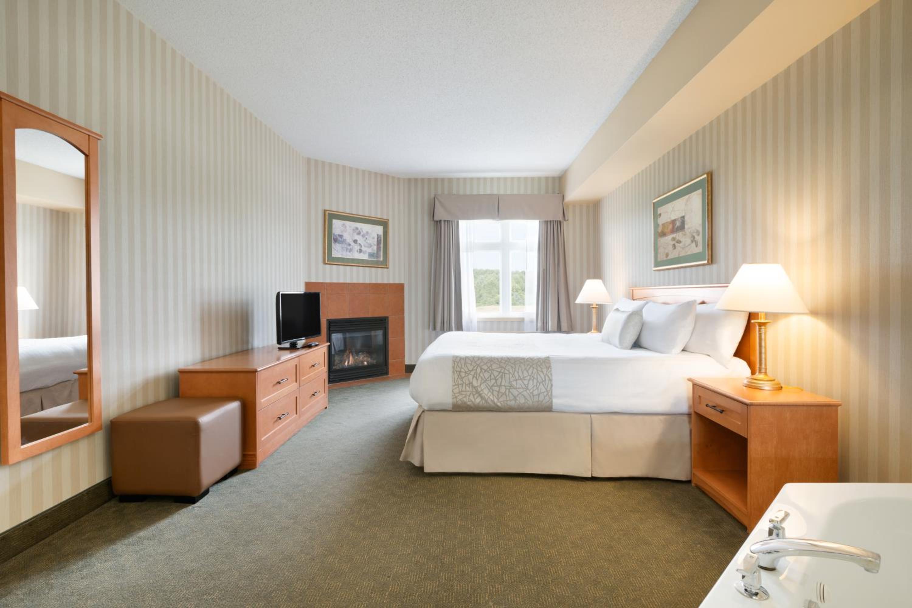 Suite, King Bed, Hot Tub