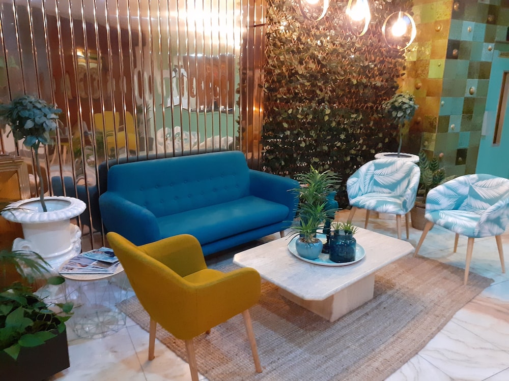 Marques de Santillana Hotel 38/60