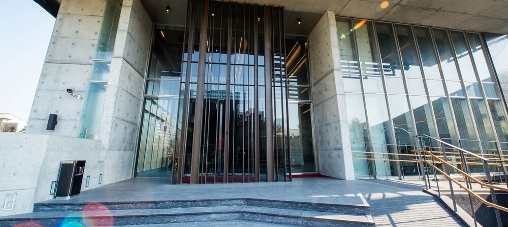 Orient Luxury Hotel 10/68